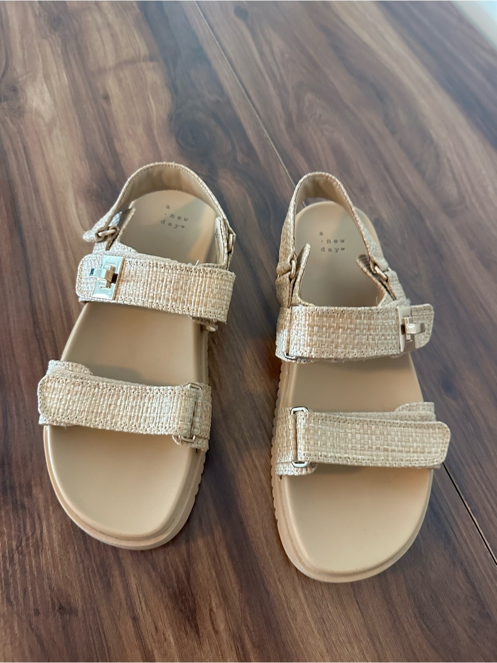 a new day Women’s Raffia Playform Sandals. Size 9 1/2